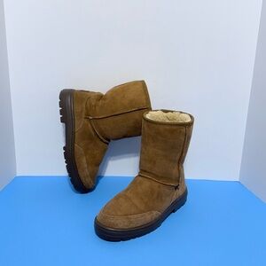 UGG Australia Ultra Short Women’s Suede Boots Size W 6